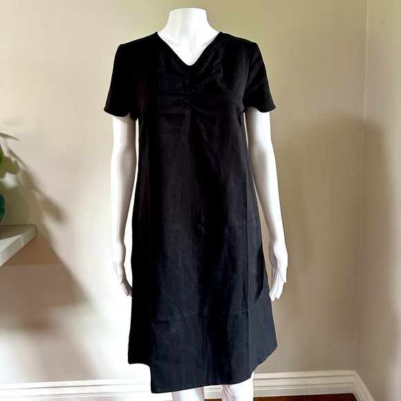 NWT!  KESTAN BLACK V NECK SHORT SLEEVED SILKY DRESS SIZE SMALL - Picture 1 of 9